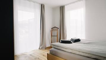 2 bedrooms, desk, iron/ironing board, travel cot