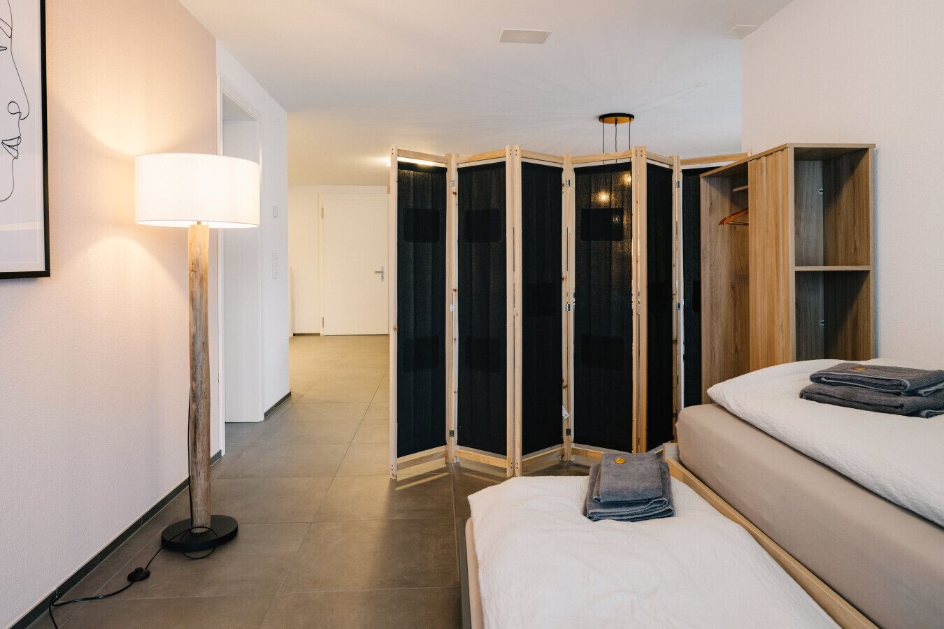 2 Schlafzimmer, Schreibtisch, Bügeleisen/Bügelbrett, Reisekinderbett