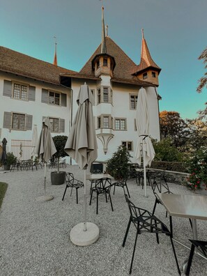 Outdoor dining - Apartment Niesen near lake & mountains, modern (Spiez)