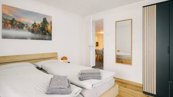 2 Schlafzimmer, Schreibtisch, BĂŒgeleisen/BĂŒgelbrett, Reisekinderbett