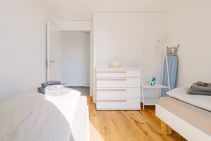 2 bedrooms, desk, iron/ironing board, travel cot