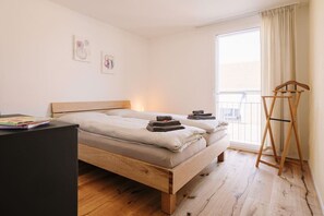 2 多间卧室、办公桌、熨斗/熨衣板、旅行婴儿床