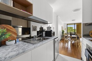 Apartment | Private kitchen - Bright & Spacious Surry Hills Apartment (Sydney)