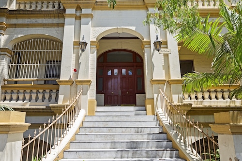 Bright & Spacious Surry Hills Apartment