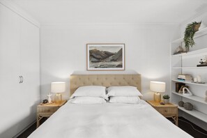 Apartment | 2 bedrooms, iron/ironing board, bed sheets - Bright & Spacious Surry Hills Apartment (Sydney)