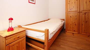 House | 10 bedrooms, individually furnished