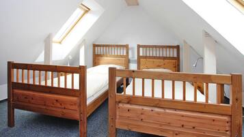 House | 10 bilik tidur, dilengkapkan perabot secara berasingan