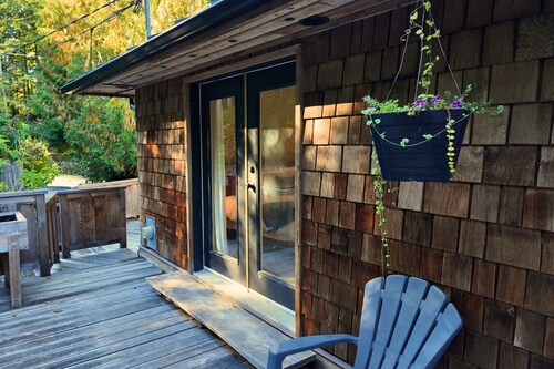 Tonquin Beach House - Wood Fireplace | EV Charger | Steps from Beach