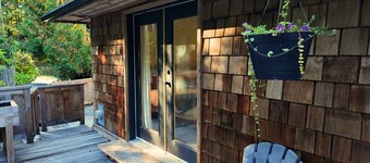 Tonquin Beach House - Wood Fireplace | EV Charger | Steps from Beach