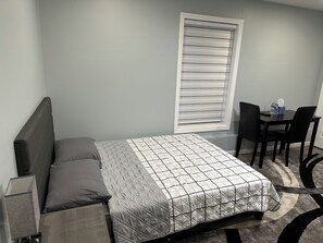 Free WiFi, bed sheets - Soothing condo with AC in charming Norwich (Norwich)