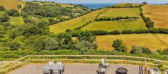 Huntington - 4 berth renovated barn with sea view