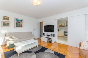 Smart TV - Apartment Neven with two ac units, close to the very center (Split)