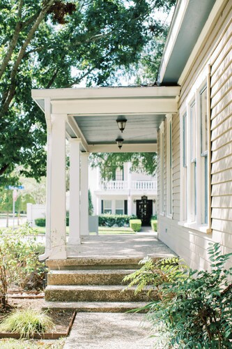 Peaceful 2-bedroom Retreat in charming Victoria Heights - Close to Downtown