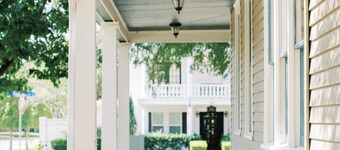 Peaceful 2-bedroom Retreat in charming Victoria Heights - Close to Downtown