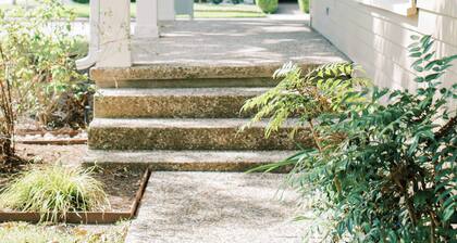 Peaceful 2-bedroom Retreat in charming Victoria Heights - Close to Downtown