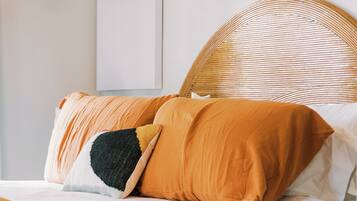 2 bedrooms, iron/ironing board, Internet, bed sheets