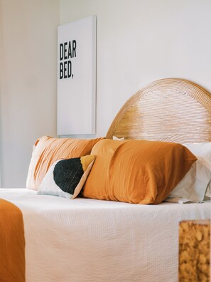 2 bedrooms, iron/ironing board, Internet, bed sheets