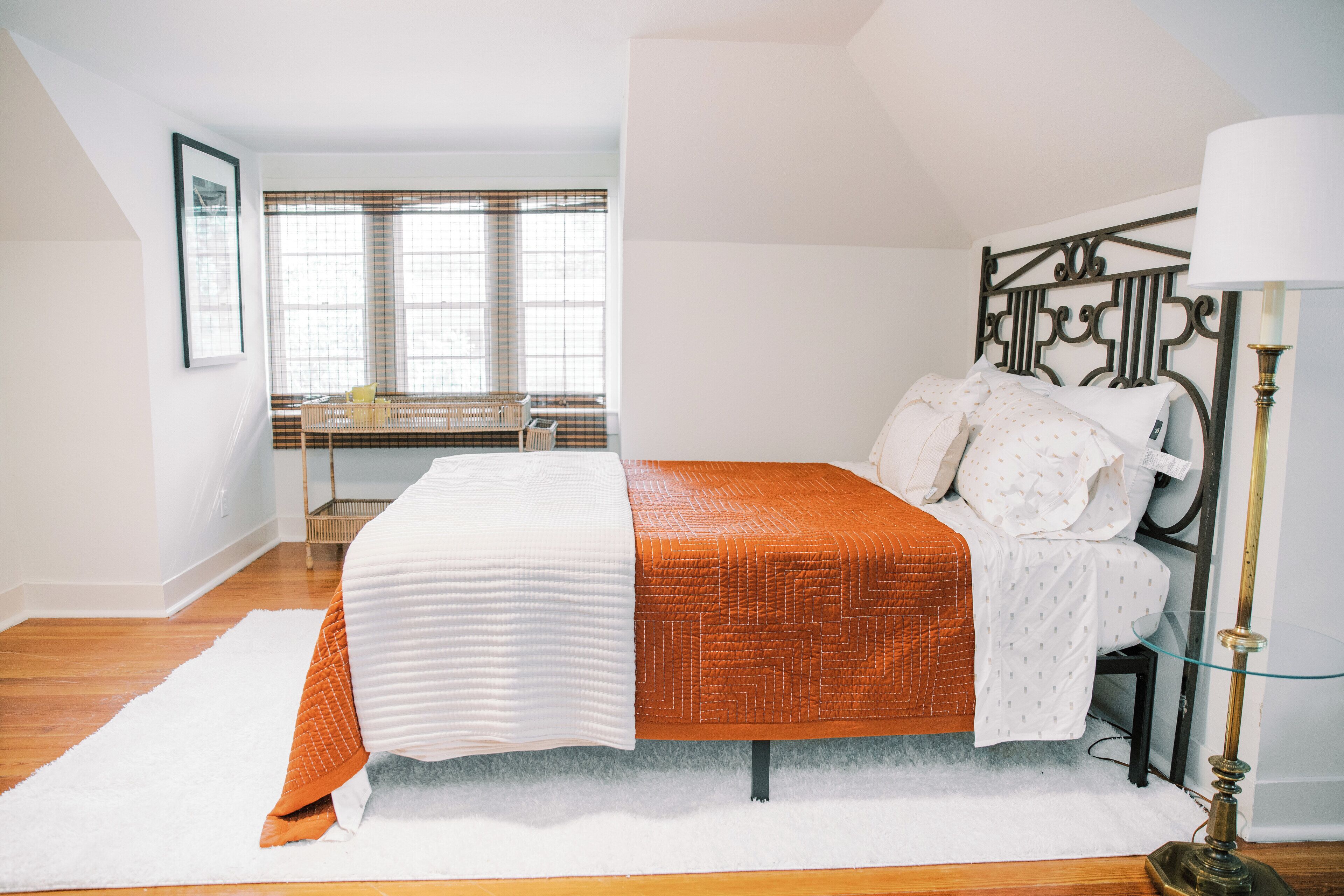 2 多间卧室、熨斗/熨衣板、上网接入、床单