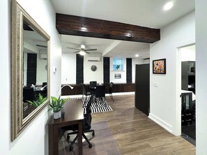 Business centre - Newly Furnished 1-BR/1-BA in Atlanta's Virginia Highland Neighborhood (Atlanta)