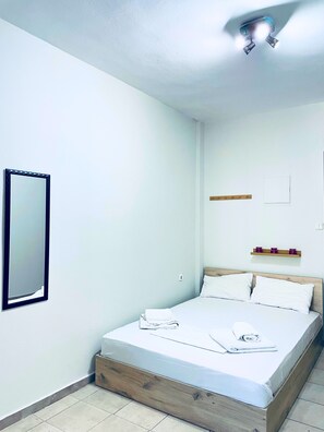 1 bedroom, iron/ironing board, WiFi, bed sheets - #705: Extra Spacious Studio (30m²), Metro, Heart of Thessaloniki "Frangomahala". (Thessaloniki)