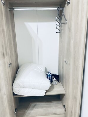 1 bedroom, iron/ironing board, WiFi, bed sheets - #705: Extra Spacious Studio (30m²), Metro, Heart of Thessaloniki "Frangomahala". (Thessaloniki)