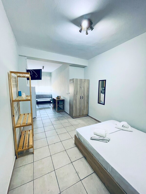 1 chambre, fer et planche à repasser, Wi-Fi, draps fournis