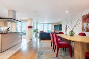 Dining - A Stay in the City? This Penthouse is a Statement! (London)