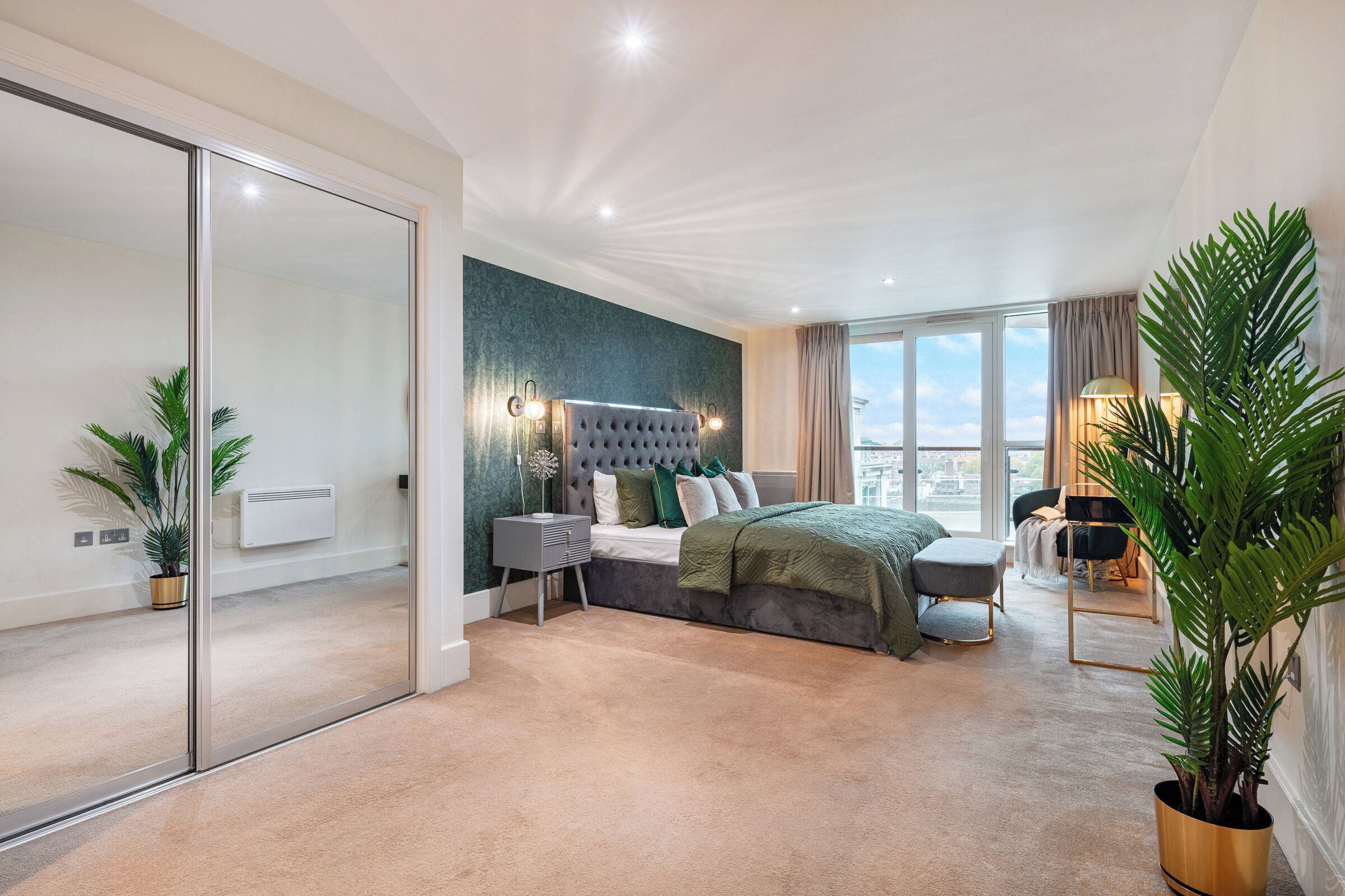 3 habitaciones, tabla de planchar con plancha, wifi y ropa de cama 