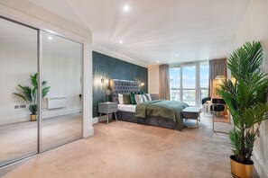 3 室のベッドルーム、アイロン / アイロン台、WiFi、ベッドシーツ