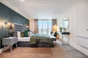 3 عدّة غرف نوم ومكواة/لوح كي وواي فاي وملاءات أسرّة