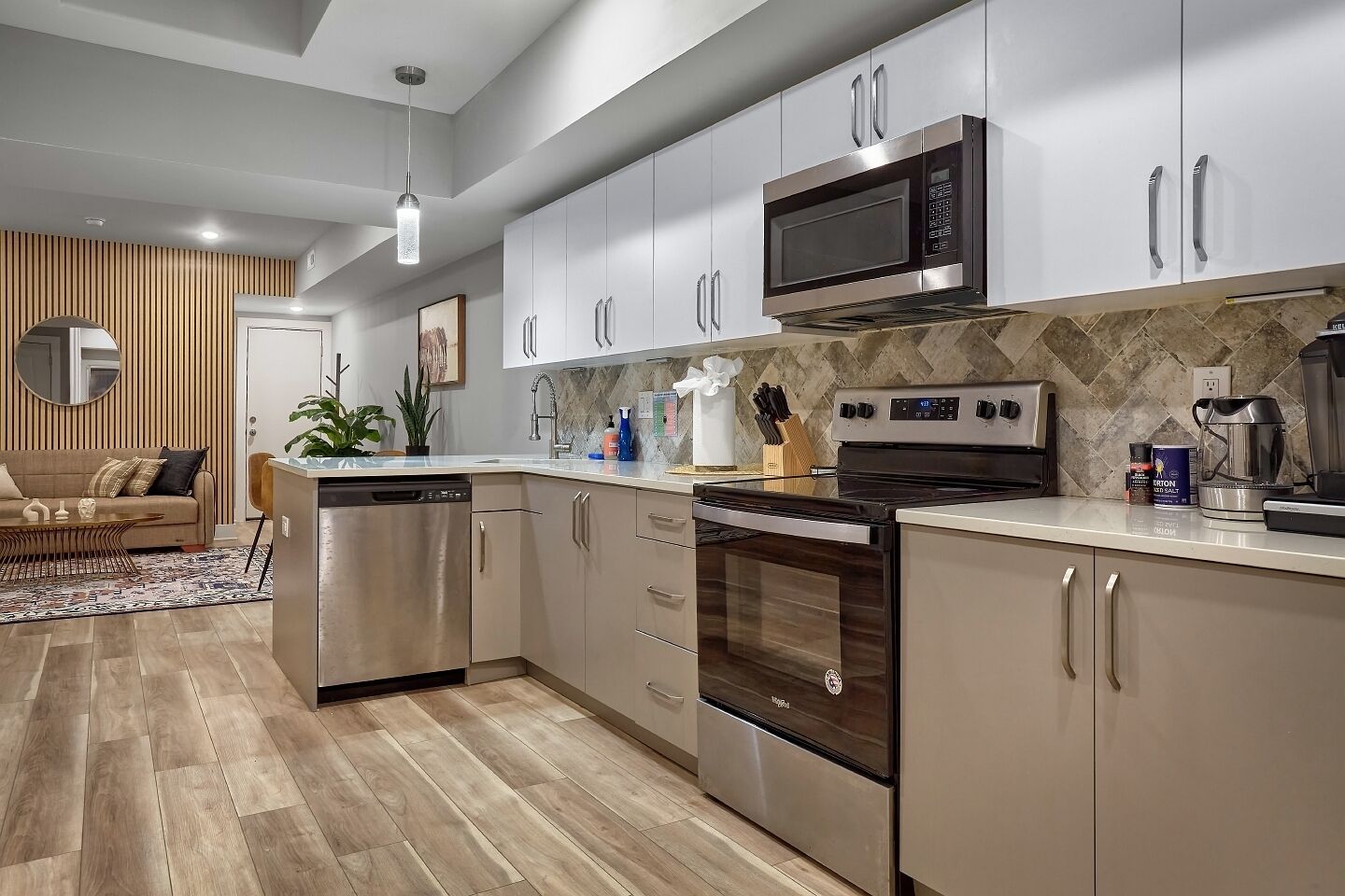 Mikrowelle, Ofen, Herdplatte, Geschirrspüler