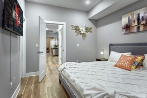 2 bedrooms, iron/ironing board, WiFi, bed sheets - Rustic Comfort Meets City Living / 2BDRM / PA (Philadelphia)