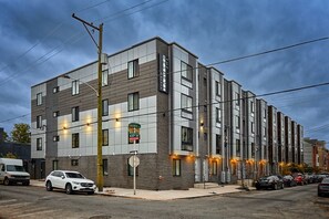 Exterior - Rustic Comfort Meets City Living / 2BDRM / PA (Philadelphia)