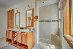 Een douche, een haardroger, handdoeken