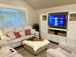 تلفزيون ذكي، كُتُب، شاشة كمبيوتر