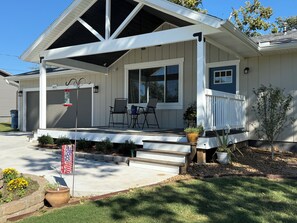 Exterior - Two Tired Inn: Cozy, convenient, hot tub, fire pit, by trails, museums, downtown (Bentonville)