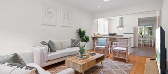 Lush 3-bed House Near the Beach