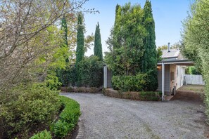 Apartment | Exterior - Lush 3-bed House Near the Beach (Melbourne)