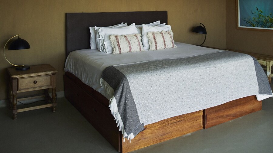 Hualtaco Adobe by Wynwood House