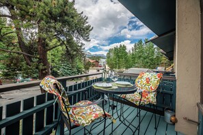 Outdoor dining - In-Town, 2BR 2BA, Sunny, Open, Spectacular Views, KING Bed (Breckenridge)