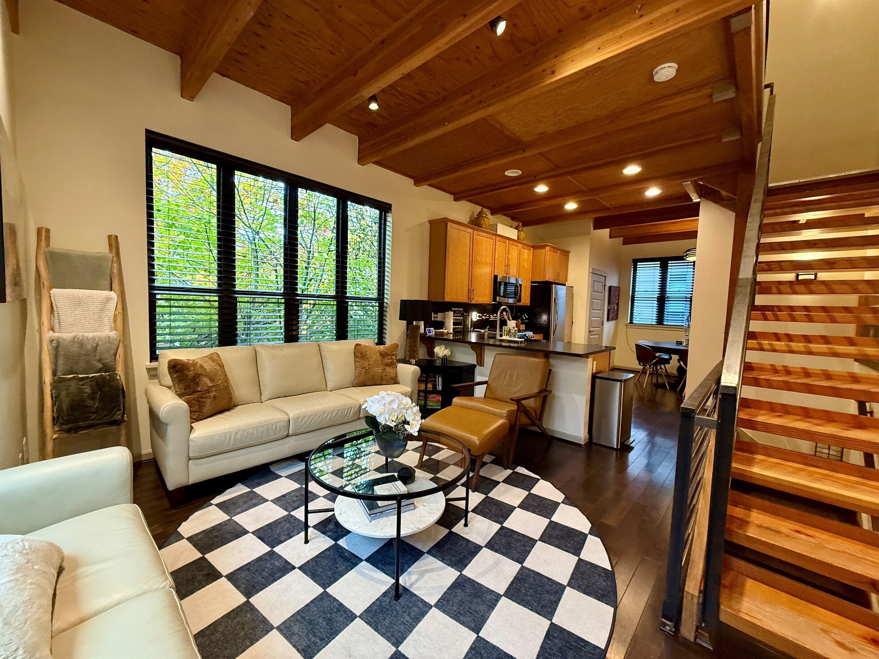 Smart TV, books, offices