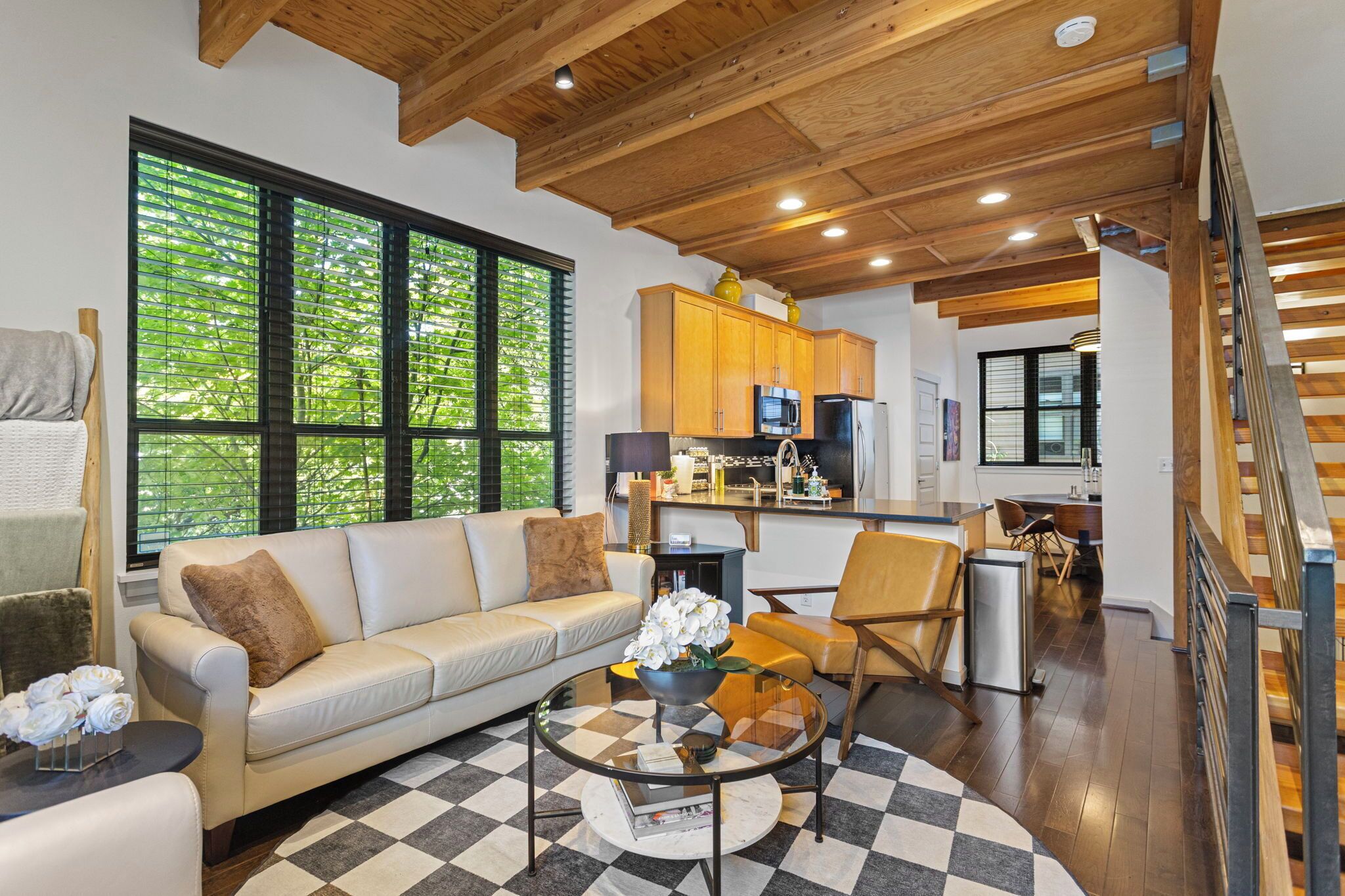 Smart TV, books, offices