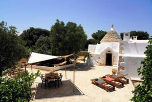 Outdoor dining - Trullo Med, wonderful solution in Ostuni (Ostuni)