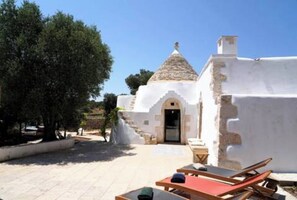 Terrace/patio - Trullo Med, wonderful solution in Ostuni (Ostuni)