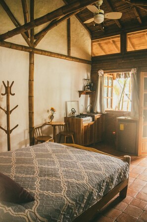 Comfort-studiosuite - 1 queensize-seng - delvis havudsigt | Privat køkken