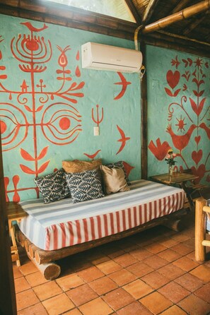 واي فاي مجانًا وملاءات أسرّة