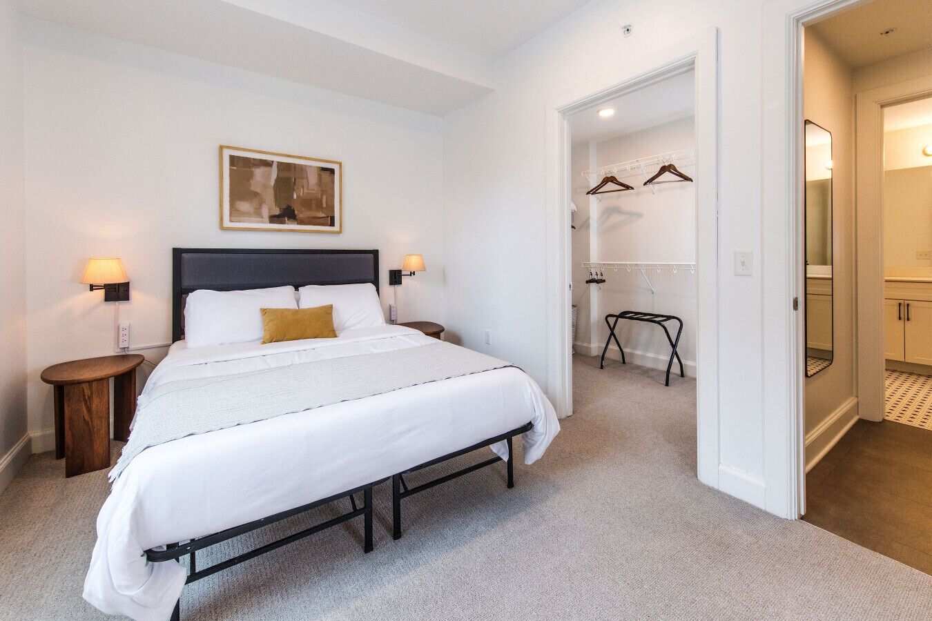 1 habitación, escritorio, tabla de planchar con plancha y wifi 