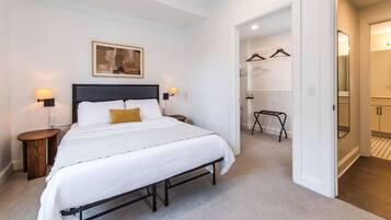 1 habitación, escritorio, tabla de planchar con plancha y wifi