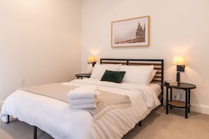1 bedroom, desk, iron/ironing board, WiFi