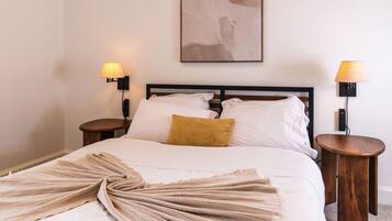 1 bedroom, desk, iron/ironing board, WiFi